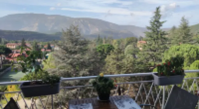 Bel Appartement Avec vue Panoramique sur la Montagne 韋爾內萊班酒店