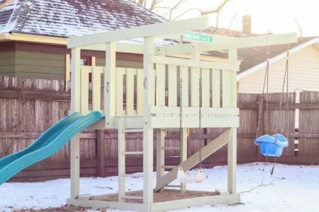 CRAFTSMAN’sUPSTAIRS! 3 bd rm w/impressive attic!