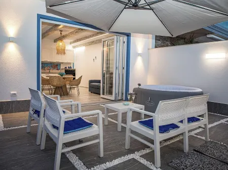 Deluxe Libeccio Apartment Отели в г. Gioia Tauro