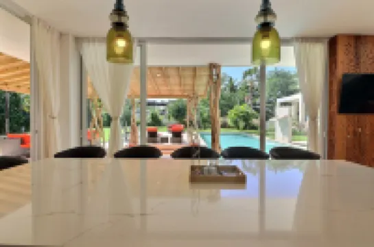 Casa Sirenas at Las Terrenas: Spacious 6-bedroom for 14 pax villa close to beach