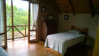 Beautiful Cottage in Rio Dulce Forest Farm  호텔