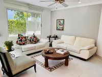 Beach house with private pool and access to the sea. Ideal/families and friends.