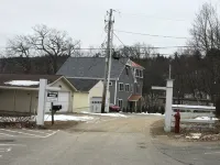 2 Bdrm Cozy Cottage #1 -Water Access and Dock on Lake Winnipesaukee - Meredith Hotels in Meredith