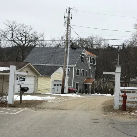 2 Bdrm Cozy Cottage #1 -Water Access and Dock on Lake Winnipesaukee - Meredith