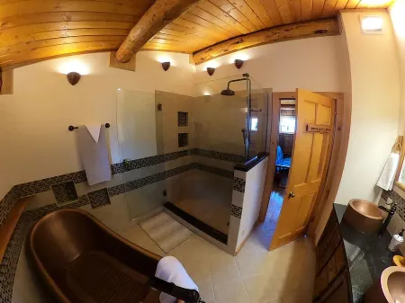 Barbara's Cabin. A luxury log home in the heart of Washington wine country.