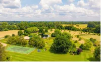 Country Estate Property Near Windsor Castle-Former Home of Geri Halliwell Hotel a South Bucks District