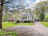 Entire Louisville Home w/Private Hot Tub - Quiet - Families - Extended Stays Hotels in Oldham County