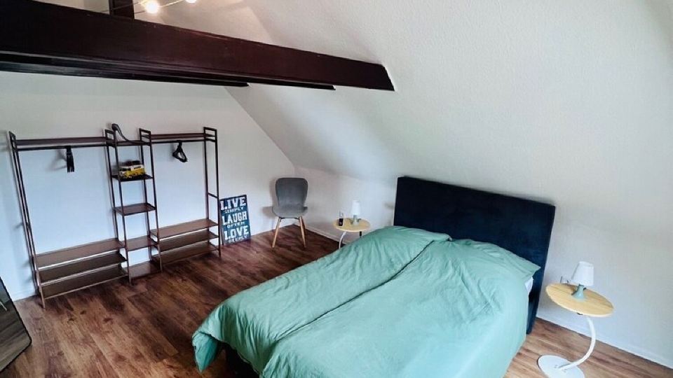 Charming top floor/maisonette apartment with balcony in the heart of Krefeld
