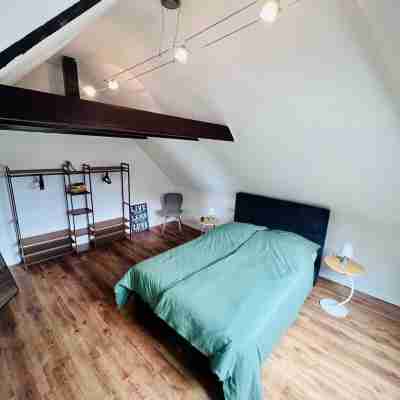 Charming top floor/maisonette apartment with balcony in the heart of Krefeld Rooms