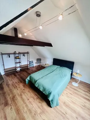 Charming top floor/maisonette apartment with balcony in the heart of Krefeld