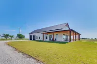 Rural Home w/ Hot Tub < 7 Mi to Winery & Golfing - 3-Star