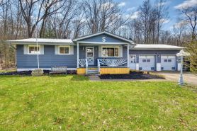 Cozy Dubois Home w/ Deck ~ 8 Mi to Treasure Lake!