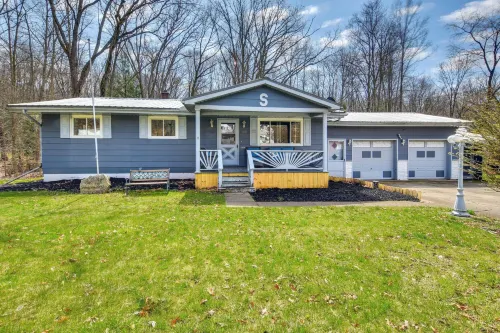Cozy Dubois Home w/ Deck ~ 8 Mi to Treasure Lake! - Wi-Fi