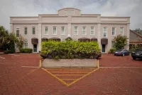 Rare River Street w/Balcony, Historic, Luxury, Affordable, 2/2, Loft STVR00088