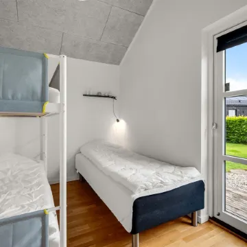 "Bernice" - 900m from the Sea