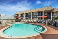 Best Western Plus Burnaby Hotel - Pools