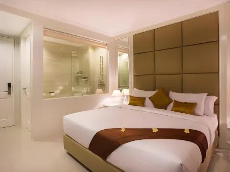 Amalfi Hotel Seminyak Отели рядом с достопримечательностью «Бамбак Парк Виллас»