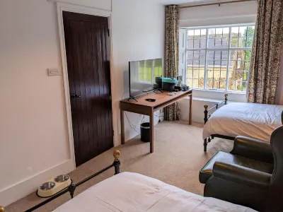 Cowpers Oak Hotel di 