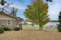 Lakefront House w/ Boat Ramp, Dock & Sunset Views! - Wifi