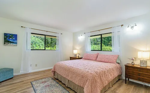 Three-Bedroom Hawaiiana. Visit Volcanoe & More!