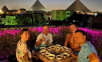 Jana Pyramids View Inn