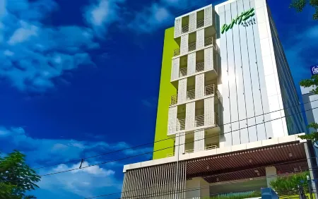 Whiz Prime Hotel Sudirman Makassar Отели рядом с достопримечательностью «Wisma Pattimura»