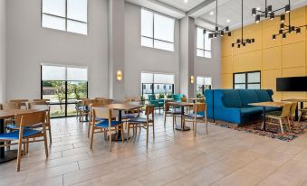 HAMPTON INN AND SUITES BY HILTON INTERCOURSE