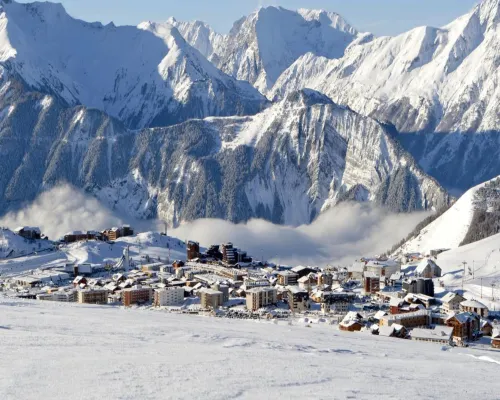 Apartment in Alpe D’Huez with Ski-in/Ski-Out Hotels in Huez