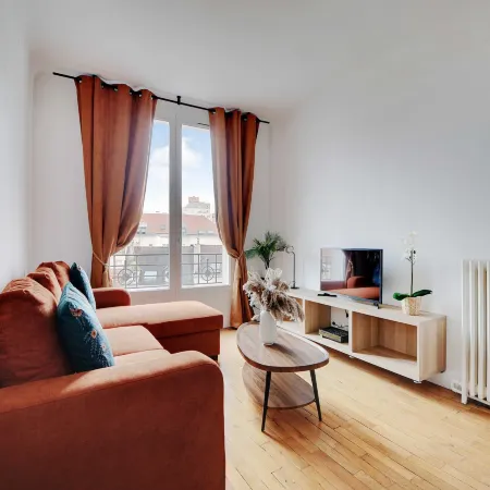 Cozy Apartment 2Bdr/4P - in the Heart of Suresnes Отели рядом с достопримечательностью «Philips»