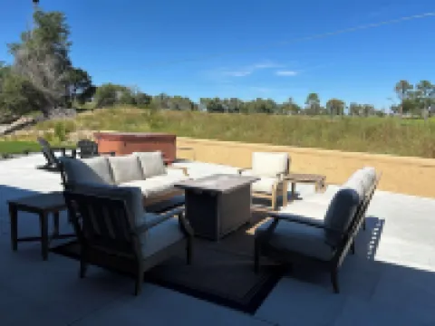Enormous Home On Golf Course. Newly renovated - Sleeps 21! Hotels in Logan County
