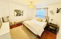 Cozy Cottage with Park Views - Monthly Stays Available! Hotels near The Children's Museum of Wilmington