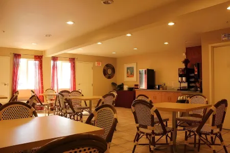 Morro Shores Inn and Suites Отели рядом с достопримечательностью «Морро Странд Стейт Бич»