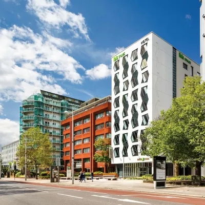 Ibis Styles London Ealing Hotels near أكتون