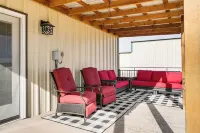 Fenced Yard: Modern Barndominium in Amarillo! - 2-Star