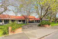 Asure Oak Estate Motor Lodge Hotels in Greytown
