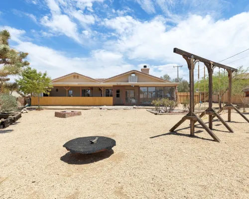 Euphorbia House - Fire Pit, Ping Pong, Tether Ball & Dark Skies 3 Bedroom Home by RedAwning Hotels in Yucca Valley