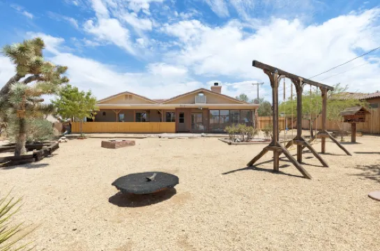 Euphorbia House - Fire Pit, Ping Pong, Tether Ball & Dark Skies 3 Bedroom Home by RedAwning
