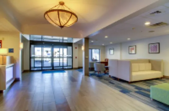 Holiday Inn Express MILWAUKEE N-BROWN DEER/MEQUON by IHG Hotels in Brown Deer