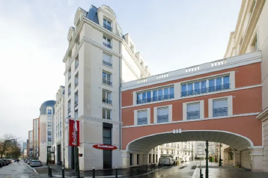 Residhome Puteaux la Defense Отели в г. Пюто