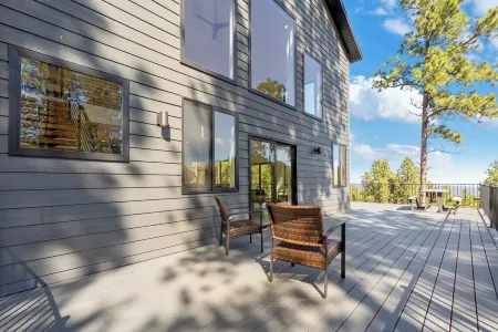 The Falcon- Breathtaking Mountain Views