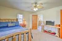 Walk to Arkansas Riverwalk Trail Cañon City Home - Pet-friendly