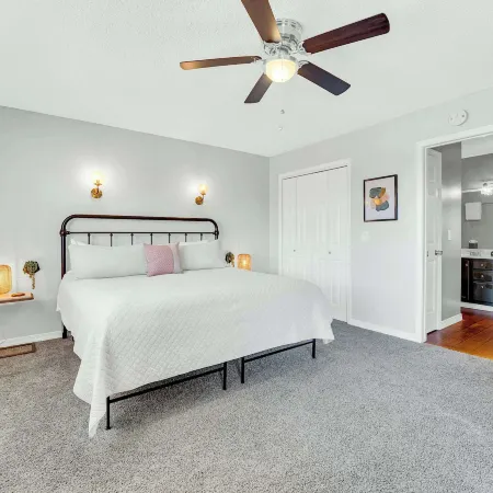 Bright Stylish Condo w/ Balcony