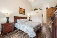 On Lake Time Taneycomo - Amazing Views