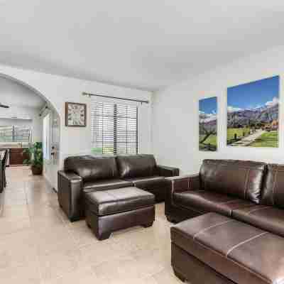 2BR 2BA Stylish Palm Springs CONDO Rooms