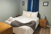 Cozy 2Br Home: with Lake Access & Work Space Hotels in Springfield Township