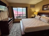 Spread Out in a Deluxe Suite with en Suite Listed Separately Hotels in Kellogg