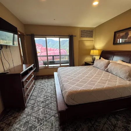 Spread Out in a Deluxe Suite with en Suite Listed Separately