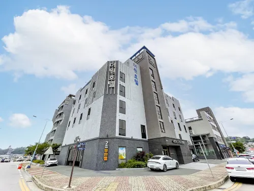 Yeonggwang the One Hotel - Motels
