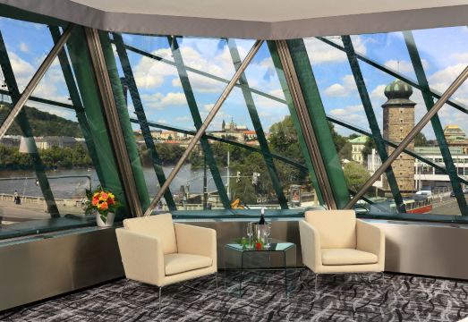 댄싱 하우스 전경