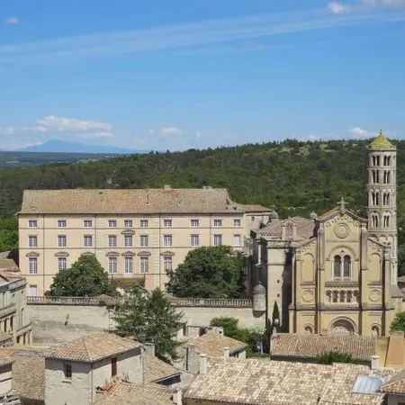 Heated Pool Apartment in Uzes
